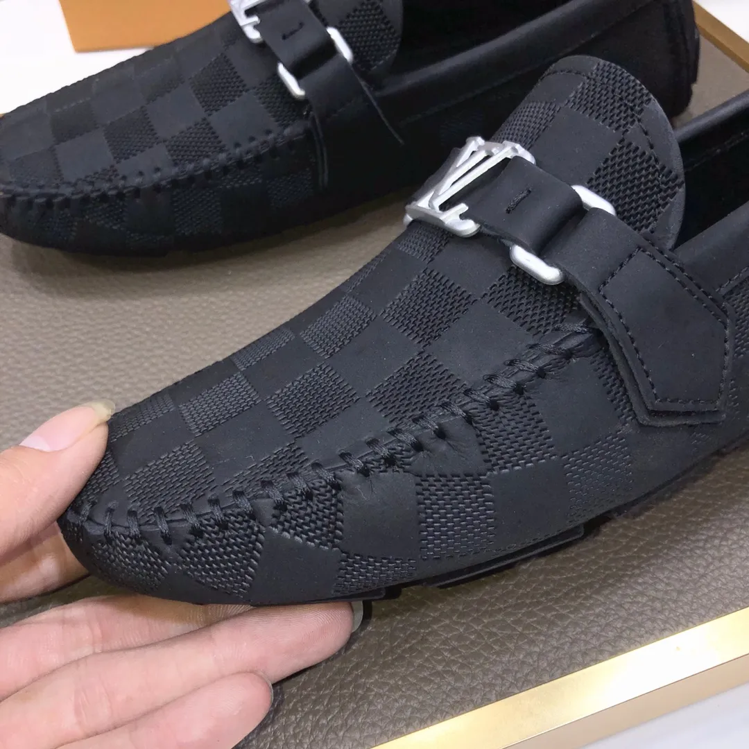 Men's men's shoes 💰420💰 [LV Doudou shoes] (water-dyed cowhide lining) new model is on the market, available on the official website. The new Doudou shoes are processed into single-color materials, and the uppers are made of imported cowhide material. The body of the shoe is fully hemmed with mark thread, and is lined with imported original cowhide leather. The elegant shoe shape is super suitable for all-matching, and the size is 38-44.